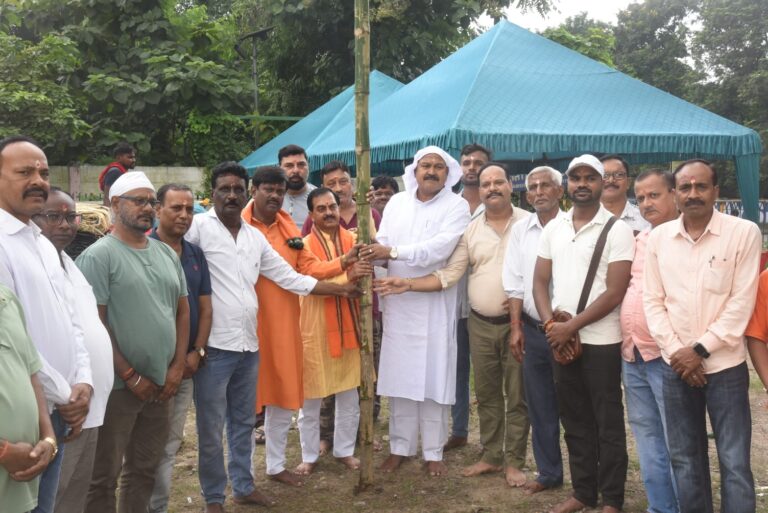 JAMSHEDPUR NEWS :टुइलाडुंगरी में श्रीकृष्ण जन्माष्टमी के पावन अवसर पर भूमि पूजन के साथ दुर्गा पूजा की तैयारियों का विधिवत शुभारंभ
