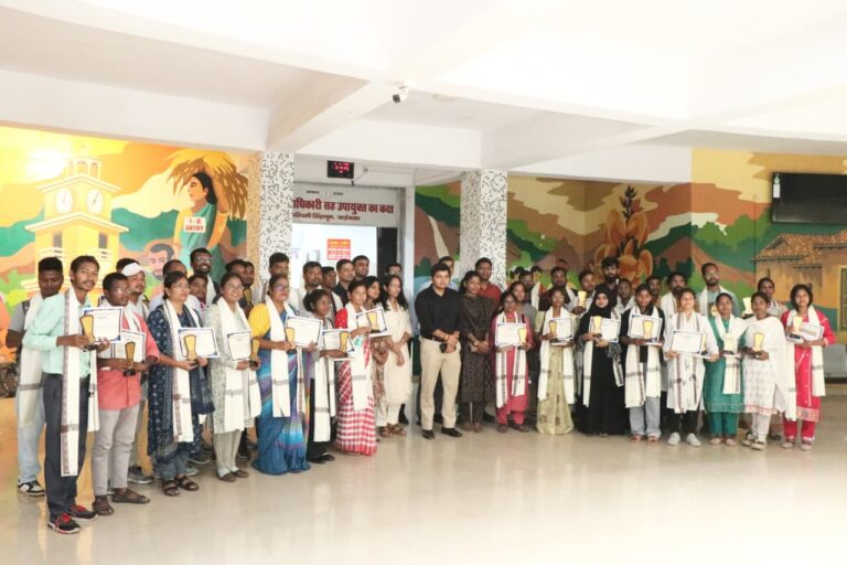Chaibasa NEWS : कोल्हान यूनिवर्सिटी के पीएचडी, यूजीसी-नेट और जेआरएफ उत्तीर्ण 36 अभ्यर्थी सम्मानित