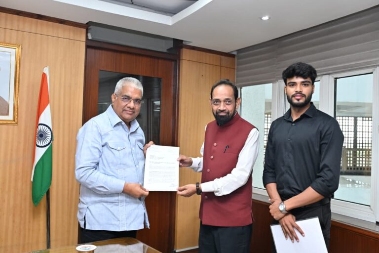 JAMSHEDPUR NEWS : धालभूमगढ़ एयरपोर्ट को लेकर सांसद विद्युत महतो की केंद्रीय मंत्री भूपेंद्र यादव से मुलाकात, NOC प्रक्रिया जल्द पूरी होने का आश्वासन