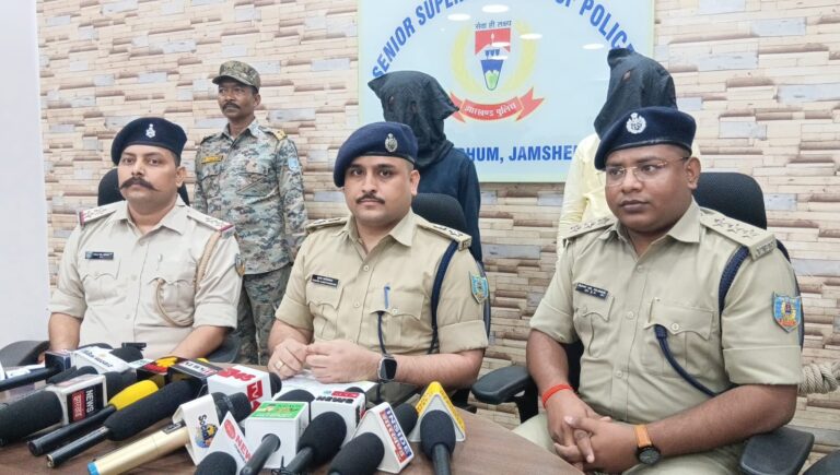JAMSHEDPUR NEWS: मोटरसाइकिल चोरी गिरोह का खुलासा, 2 आरोपी गिरफ्तार; 8 बाइक-स्कूटी और 2 मोबाइल बरामद