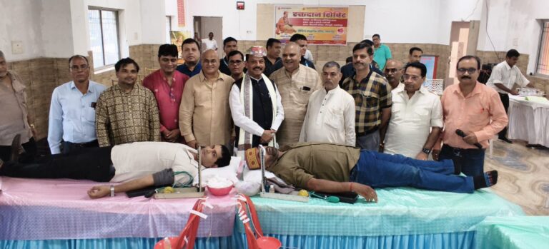 JAMSHEDPUR NEWS: मिथिला सांस्कृतिक परिषद के रक्तदान शिविर में 207 यूनिट रक्त संग्रह, रघुवर दास समेत कई अतिथि हुए शामिल