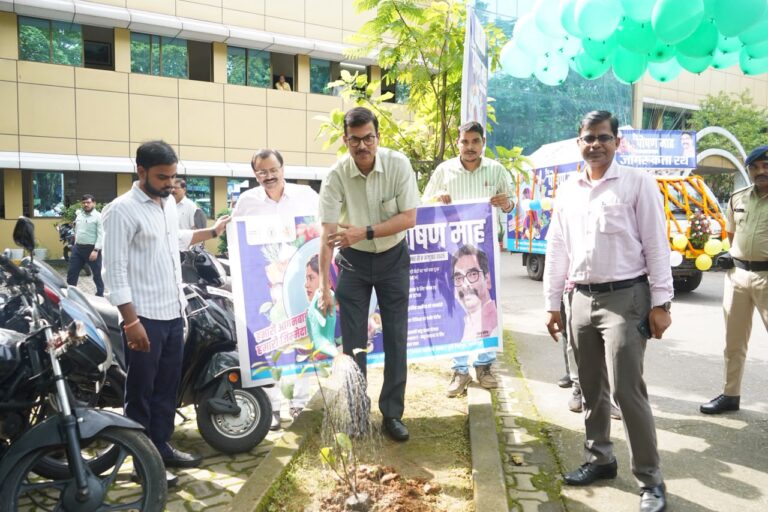 JAMSHEDPUR NEWS:उपायुक्त राजीव रंजन ने ‘पोषण जागरूकता रथ’ को दिखाई हरी झंडी, कुपोषण के खिलाफ अभियान तेज