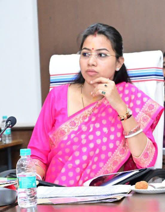 Jamshedpur News :दुर्गापूजा को लेकर जमशेदपुर पूर्वी की विधायक पूर्णिमा साहू ने जिला उपायुक्त को लिखा पत्र, यातायात से लेकर सुरक्षा, स्वच्छता व स्वास्थ्य व्यवस्था दुरुस्त करने की मांग की