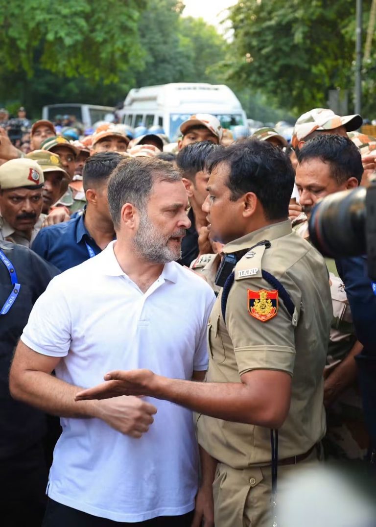 Congres Protest: ‘पुलिसकर्मियों पर ‘हमला’, ‘सरकारी काम में बाधा डालने’ के आरोप में राहुल और प्रियंका के खिलाफ FIR
