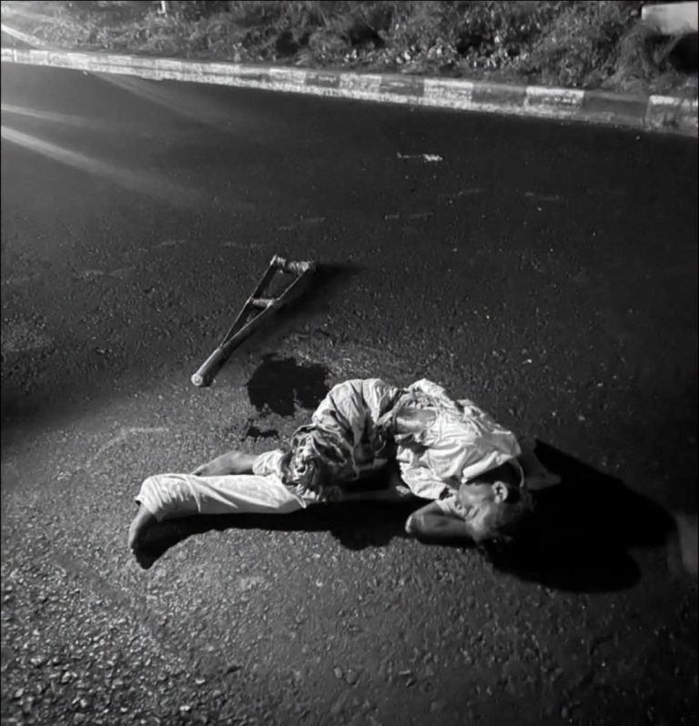 Saraikela: चांडिल में चिलगू के पास ट्रक की टक्कर से युवक गंभीर, हादसे के बाद चालक फरार