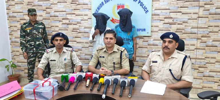 Jamshedpur: कदमा में अवैध हथियार के साथ दो युवक गिरफ्तार, लोडेड देशी कट्टा और दो गोलियां बरामद