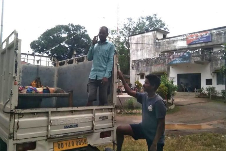 Chaibasa: चाईबासा में पति ने पत्नी की हत्या की, घर के अंदर मिला शव, आरोपी पति गिरफ्तार