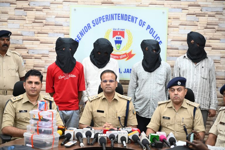 Jamshedpur: कारोबारी रंजिश में हत्या की बड़ी साजिश नाकाम, जुगसलाई पुलिस ने चार लोगों को हथियारों और कारतूसों के साथ किया गिरफ्तार
