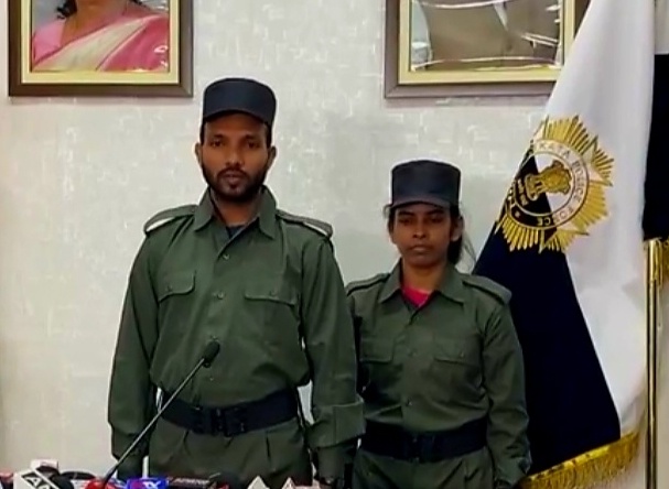 Naxal Surrender: शीर्ष नक्सली कमांडर मंगल और मालती ने कोलकाता में किया सरेंडर, झारखंड पुलिस की टीम करेगी पूछताछ