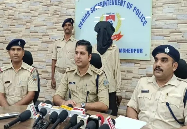 Jamshedpur: कदमा हत्याकांड का आरोपी गिरफ्तार, वारदात में प्रयुक्त खून लगा चाकू बरामद