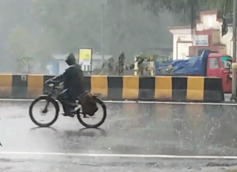 Cyclone ‘अर्नब’ का जमशेदपुर समेत झारखंड में आज भी व्यापक असर, भारी बारिश और तेज हवाओं को लेकर अलर्ट जारी, सरायकेला के नीमडीह में सबसे ज्यादा बारिश