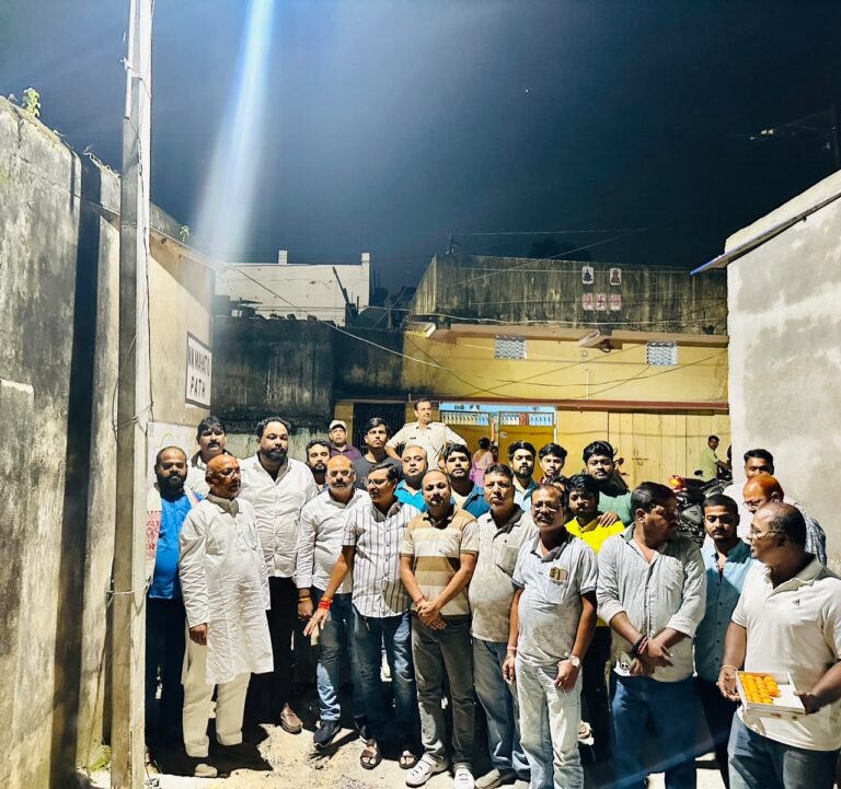 Jamshedpur News :सरयू राय ने शुरु किया मानगो में 150 स्ट्रीट लाइट लगाने का काम,विधायक निधि से खर्च होंगे ₹11.89 लाख