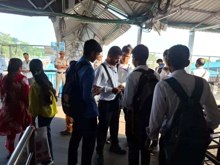DHANBAD NEWS: धनबाद स्टेशन पर मजिस्ट्रेट टिकट चेकिंग अभियान, 55 यात्री पकड़े गए; ₹26,815 जुर्माना वसूला