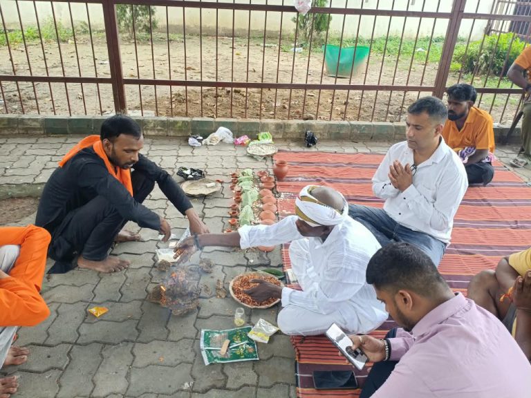 JAMSHEDPUR NEWS: पितृपक्ष अमावस्या पर 599 अज्ञात शवों का पिंडदान, 1000 लोगों ने किया श्राद्ध भोज