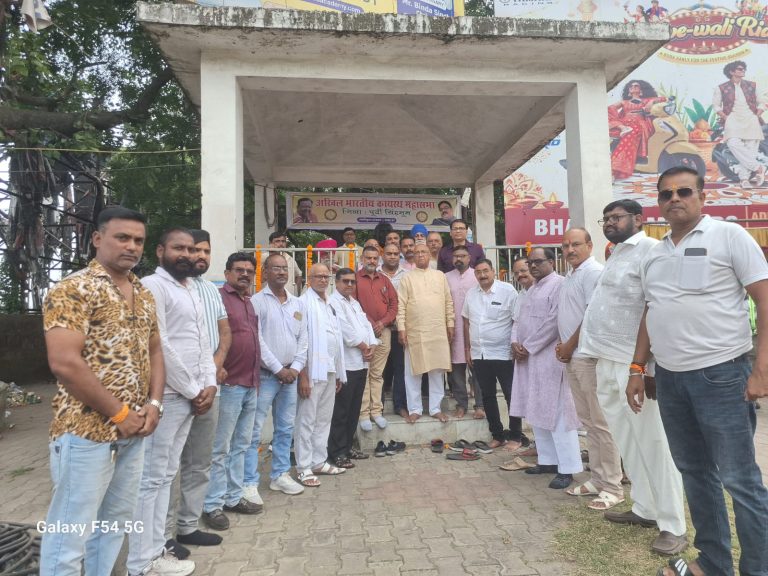 JAMSHEDPUR NEWS: लोकनायक जयप्रकाश नारायण की जयंती पर जदयू ने दी श्रद्धांजलि, विधायक सरयू राय बोले- लोकतांत्रिक मूल्यों की रक्षा के लिए जेपी के विचार प्रेरणास्रोत