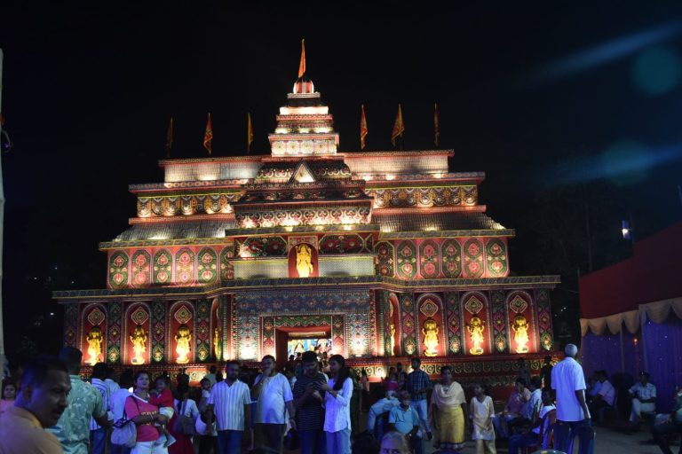 JAMSHEDPUR NEWS :टुईलाडुंगरी सार्वजनिक दुर्गा पूजा कमिटी के भव्य पूजा पंडाल का घाटशिला विधायक सोमेश सोरेन एवं बहरागोड़ा विधायक समीर मोहंती ने किया उद्घाटन, 1934 से चली आ रही है पूजा की परंपरा