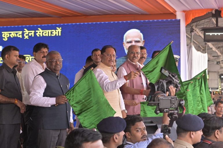 RAILWAY NEWS: आजादी के बाद पहली बार रावघाट पहुंची ट्रेन, रायपुर के लिए नई रेल सेवा शुरू, किराया सिर्फ ₹55; छत्तीसगढ़ को मिली दो नई ब्रॉडगेज लाइनें