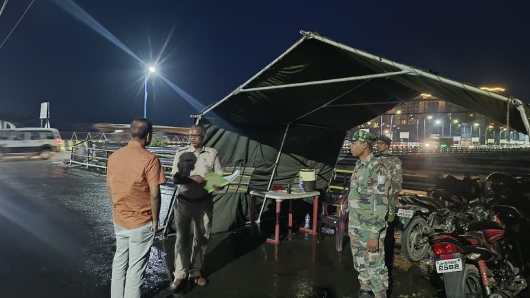 JAMSHEDPUR NEWS: डोबो और कदमा चेकपोस्ट पर सघन जांच, सुरक्षा को लेकर पुलिस अलर्ट