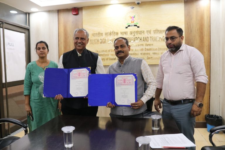 JAMSHEDPUR NEWS: अब सांकेतिक भाषा से टूटेगी संवाद की बाधा, टाटा स्टील फाउंडेशन ने ISLRTC और CRC रांची से किया समझौता