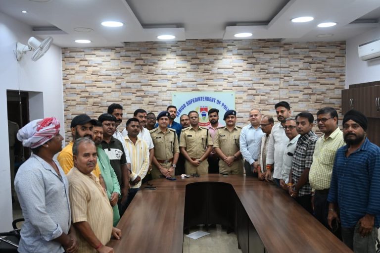 JAMSHEDPUR NEWS: दुर्गा पूजा में बेहतर सुरक्षा व्यवस्था के लिए SSP समेत तीन पुलिस अधिकारी सम्मानित, केंद्रीय दुर्गा पूजा समिति ने जताया आभार
