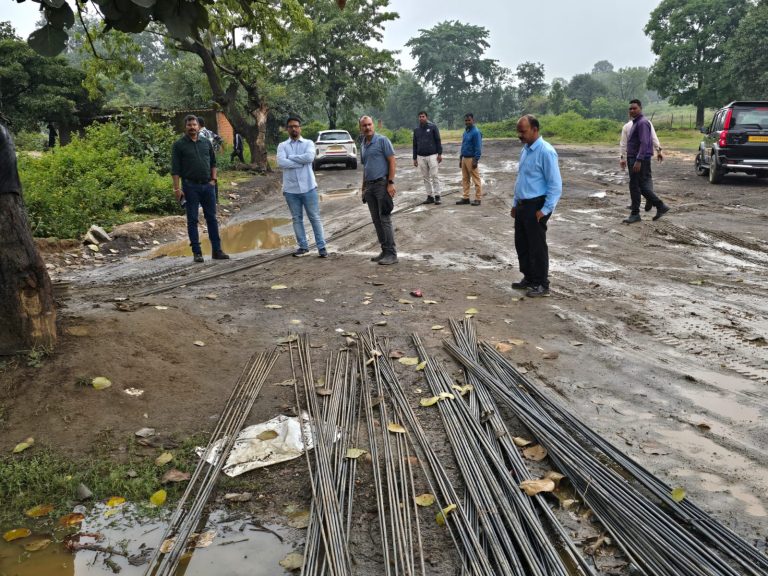 HAZARIBAGH NEWS: हजारीबाग में टाटा टिस्कॉन TMT सरियों की संदिग्ध चोरी का खुलासा, होटल के पीछे से कटी हुई सरियां बरामद