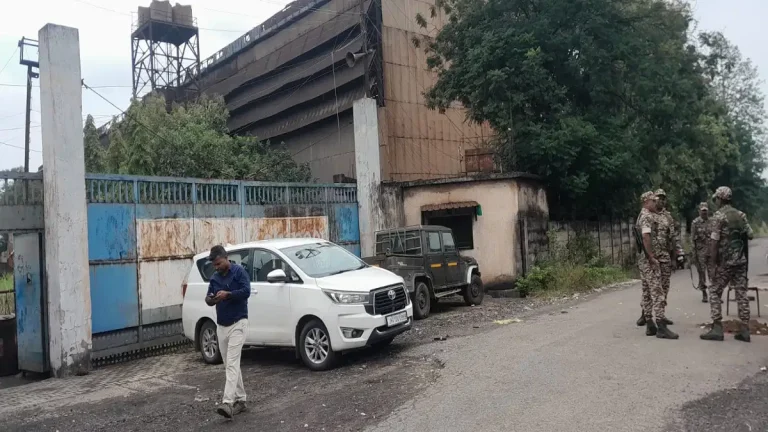 Saraikela: ‘कोहिनूर स्टील कंपनी’ पर ED का छापा, 8 घंटे तक चली जांच, 900 करोड़ के बैंक लोन मामले में कार्रवाई
